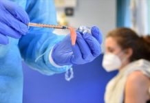 Συνεχίζονται με ταχείς ρυθμούς οι εμβολιασμοί στη χώρα κατά της Covid-19