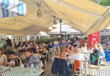 Με τσίπουρο και ρετσίνα ξορκίζουν τον κορωνοϊό στην Θεσσαλονίκη