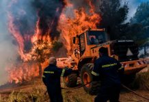 Πυροσβεστική: Συνεχώς βελτιώνεται η εικόνα της φωτιάς στα Γεράνεια