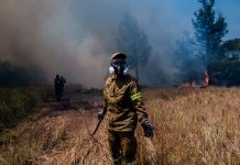 Σε εξέλιξη η πυρκαγιά στα Γεράνεια Όρη: Αισιοδοξία από την Πυροσβεστική