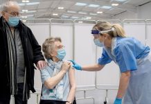Ανησυχία επιστημόνων για επιβράδυνση των εμβολιασμών: Τι να προσέξουν οι έγκυες