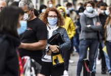 Χωρίς περιορισμούς οι εμβολιασμένοι σε κλειστούς χώρους: Τέλος στα μίνι απαγορευτικά