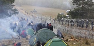 Λευκορωσία: Περίπου 100 μετανάστες κατευθύνονται προς την Πολωνία