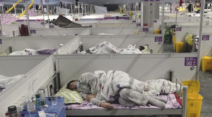Συναγερμός στην Κίνα: Τα 87 έφθασαν τα θύματα της COVID-19 στη Σαγκάη
