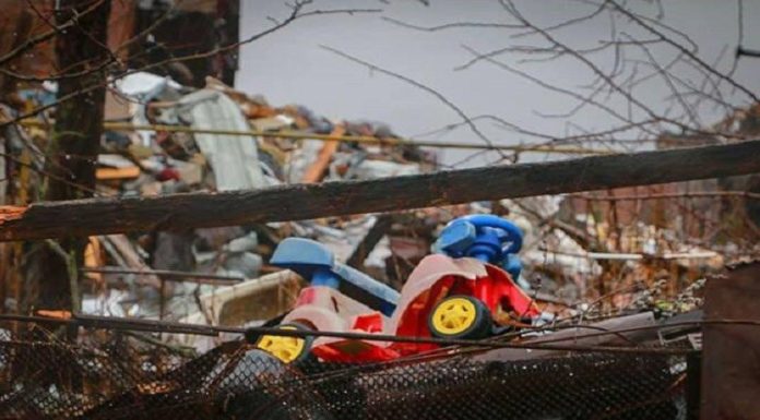 Ουκρανία: 100 πτώματα βρέθηκαν στη Σούμι – Πυρκαγιά και εκρήξεις σε ρωσικό καταδρομικό