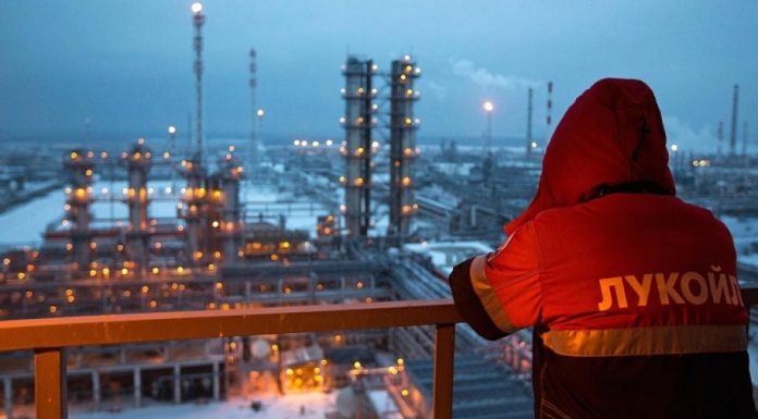 ΕΕ: Εξετάζει επιβολή «έξυπνων κυρώσεων» στο πετρέλαιο από την Ρωσία