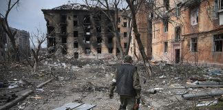 Παραδοχή από Ζελένσκι: Δεν μπορούμε να υπερασπιστούμε την Μαριούπολη