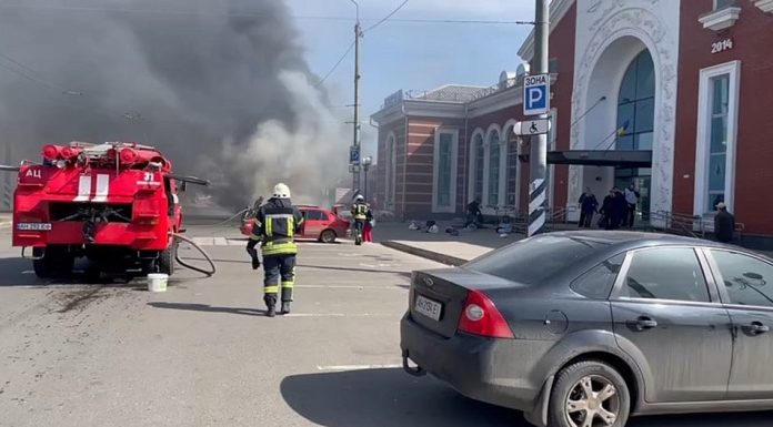 Ουκρανία: Πάνω από 30 νεκροί και 100 τραυματίες από βομβαρδισμό σιδηροδρομικού σταθμού