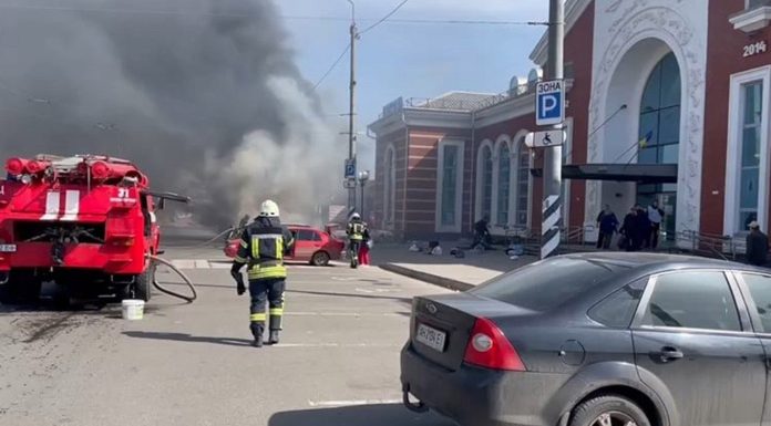 Ουκρανία: Ρωσικές επιθέσεις σε σιδηροδρομικούς σταθμούς και πόλεις-Aναφορές για θύματα