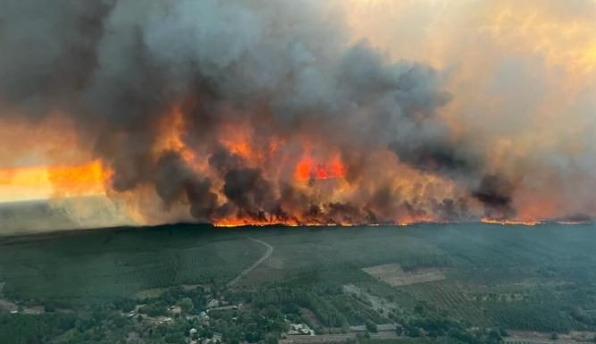 Γαλλία: Μάχη για την κατάσβεση τεράστιας πυρκαγιάς κοντά στο Μπορντό