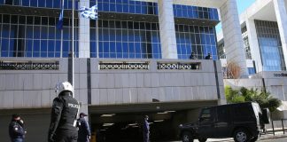 Εισβολή ΙΧ στο χώρο στάθμευσης του Εφετείου: Κρατείται ο 34χρονος οδηγός