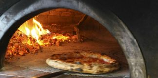 Πιτσαρία με αδήλωτο τζίρο 635.000 ευρώ εντόπισε η ΑΑΔΕ στην Αργυρούπολη