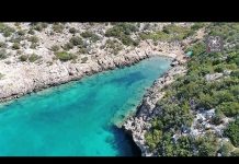 Το “φιορδ του ερημίτη”: Η μυστηριώδης γαλάζια παραλία που ελάχιστοι γνωρίζουν