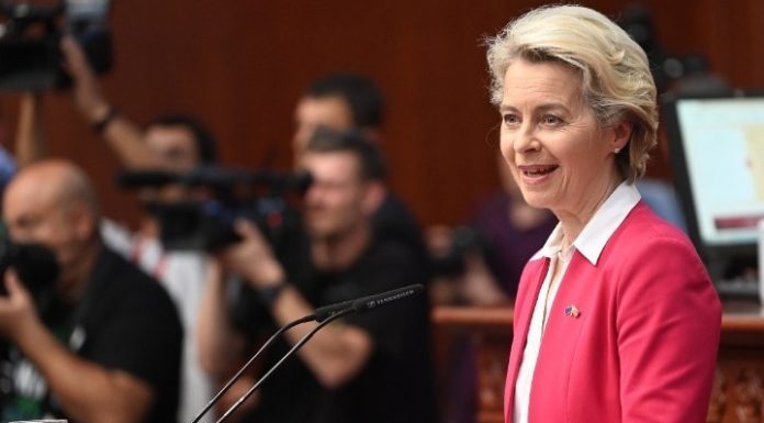 Φον ντερ Λάιεν και Π. Ντόναχιου χαιρετίζουν την έξοδο της Ελλάδος από την ενισχυμένη εποπτεία