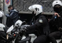 Πυροβολισμοί στην πλατεία Βάθης με έναν τραυματία
