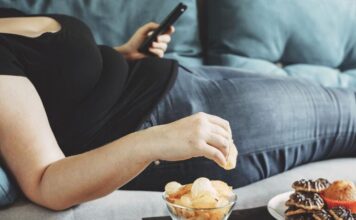 Μεγαλύτερος ο κίνδυνος μακράς Covid-19 για τις υπέρβαρες γυναίκες