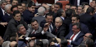 Τουρκία: Βουλευτής νοσηλεύεται σε ΜΕΘ μετά από συμπλοκή στο κοινοβούλιο