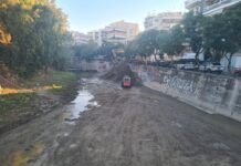 Συνεχίζονται εντατικά και σε καθημερινή βάση οι καθαρισμοί ρεμάτων σε όλη την Αττική από τα συνεργεία της Περιφέρειας