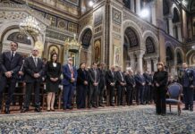 Τέλεση μνημοσύνου για τα θύματα των Τεμπών σε όλους της Εκκλησίες της Ελλάδος
