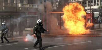 Επεισόδια στο κέντρο της Αθήνας: Κουκουλοφόροι στην Πρυτανεία
