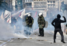 Επεισόδια στο Σύνταγμα στο περιθώριο του συλλαλητηρίου για τη τραγωδία στα Τέμπη