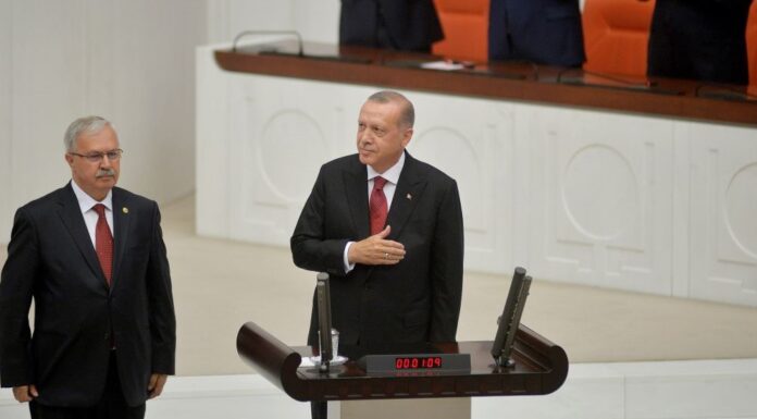 Ορκίσθηκε ενώπιον του κοινοβουλίου ο πρόεδρος Ερντογάν