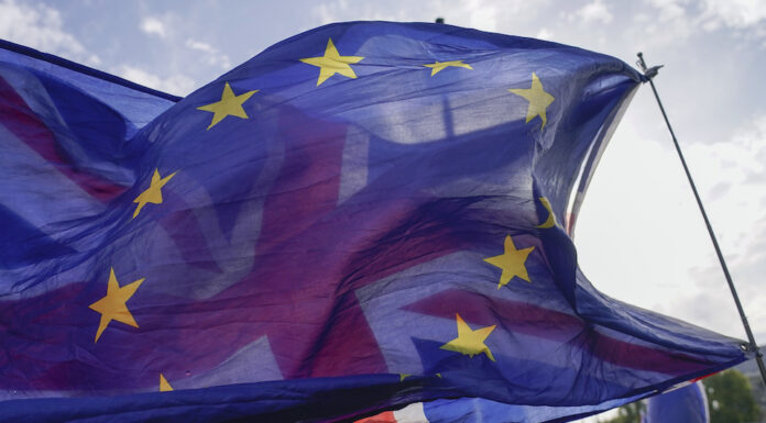 Ν. Φάρατζ: Το Brexit έχει αποτύχει – Μετανιωμένοι οι Βρετανοί