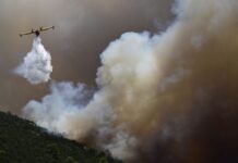 Συνεχίζεται η μάχη των πυροσβεστικών δυνάμεων σε Λουτράκι, Δερβενοχώρια και Ρόδο