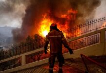 Υπό μερικό έλεγχο οι πυρκαγιές σε Βάρη, Βούλα, Κορωπί και Γραμματικό καθώς και στη Χίο