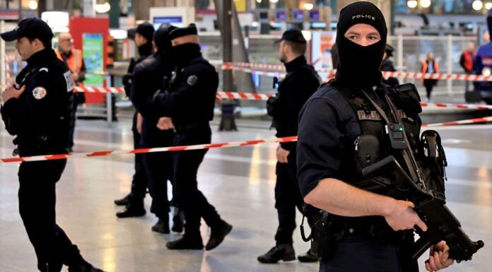 Γαλλία: Ισλαμιστής με μαχαίρι σκότωσε καθηγητή σε σχολείο και τραυμάτισε σοβαρά δύο ακόμη