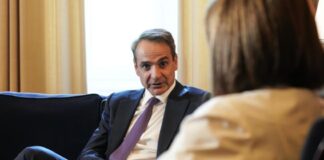 Κ. Μητσοτάκης στο Politico: Θα συμμετάσχουμε σε έναν θαλάσσιο ανθρωπιστικό διάδρομο προς τη Γάζα