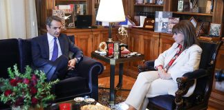 Μ. Ανατολή και θέματα εσωτερικής επικαιρότητας στη συνάντηση Μητσοτάκη-Σακελλαροπούλου