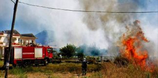 Πυροσβεστική: Περισσότερες από 40 αναζωπυρώσεις από το πρωί στην ΒΑ Αττική