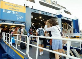 Δεκαπενταύγουστος: Αυξημένη και με προβλήματα η έξοδος από τα λιμάνια της Αττικής