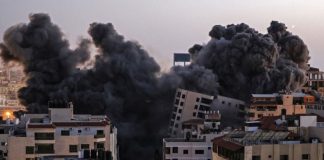 Σφοδροί ισραηλινοί βομβαρδισμοί στον Λίβανο: Ομοβροντίες ρουκετών της Χεζμπολά στο Ισραήλ