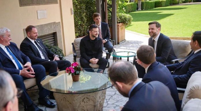 Συνάντηση Βανς-Ζελένσκι στη Ρώμη: Συζήτησαν για την τηλεφωνική επικοινωνία Τραμπ-Πούτιν