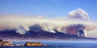 Νάπολη: Τρία μέτωπα φωτιάς στον Βεζούβιο – «Ξύπνησε» και η Αίτνα