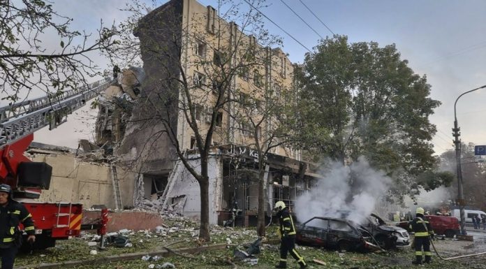 Νέες μαζικές ρωσικές επιθέσεις στην Ουκρανία με έναν νεκρό και πολλούς τραυματίες
