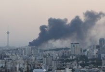 Οι ΗΠΑ έπληξαν πυραυλικές εγκαταστάσεις στο Ιράν: Συνεχίζονται οι διαπραγματεύσεις