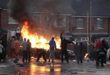 Σοβαρά επεισόδια στο Μπέλφαστ μετά την δολοφονική επίθεση Σουδανού εναντίον άνδρα