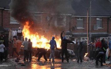Σοβαρά επεισόδια στο Μπέλφαστ μετά την δολοφονική επίθεση Σουδανού εναντίον άνδρα