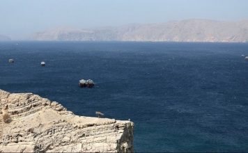 Ντ.Τραμπ: Τα Στενά του Ορμούζ θα είναι «εντελώς ανοικτά» την Παρασκευή