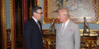 Ο Αντι Μπέρναμ και επίσημα ο νέος πρωθυπουργός της Βρετανίας