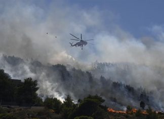 Τρεις νεκροί πυροσβέστες στις πυρκαγιές σε Ρέθυμνο και Γύθειο