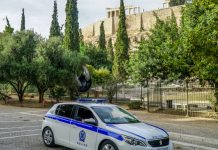 Επίθεση με μαχαίρι σε τουρίστες στην Ακρόπολη: Στο νοσοκομείο τα θύματα