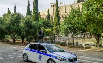 Επίθεση με μαχαίρι σε τουρίστες στην Ακρόπολη: Στο νοσοκομείο τα θύματα