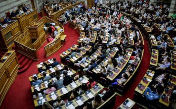Βουλή: Ψηφίστηκε το ν/σ για ίση αμοιβή ανδρών και γυναικών