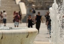 Σε κλοιό καύσωνα και σήμερα η χώρα, μαζί με αφρικανική σκόνη