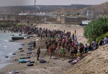 Μαζική εισβολή μεταναστών στη Θέουτα της Ισπανίας: Στους 18 οι νεκροί