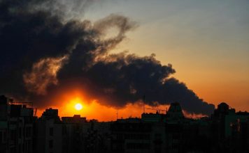 Νέο κύμα πληγμάτων των ΗΠΑ εναντίον «δεκάδων στόχων» στο Ιράν